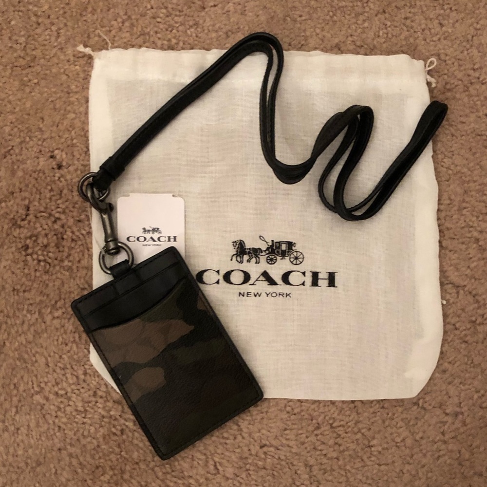 🎉 HP 🎉 🆕 Coach Camouflage ID Badge Lanyard - Picture 2 of 8